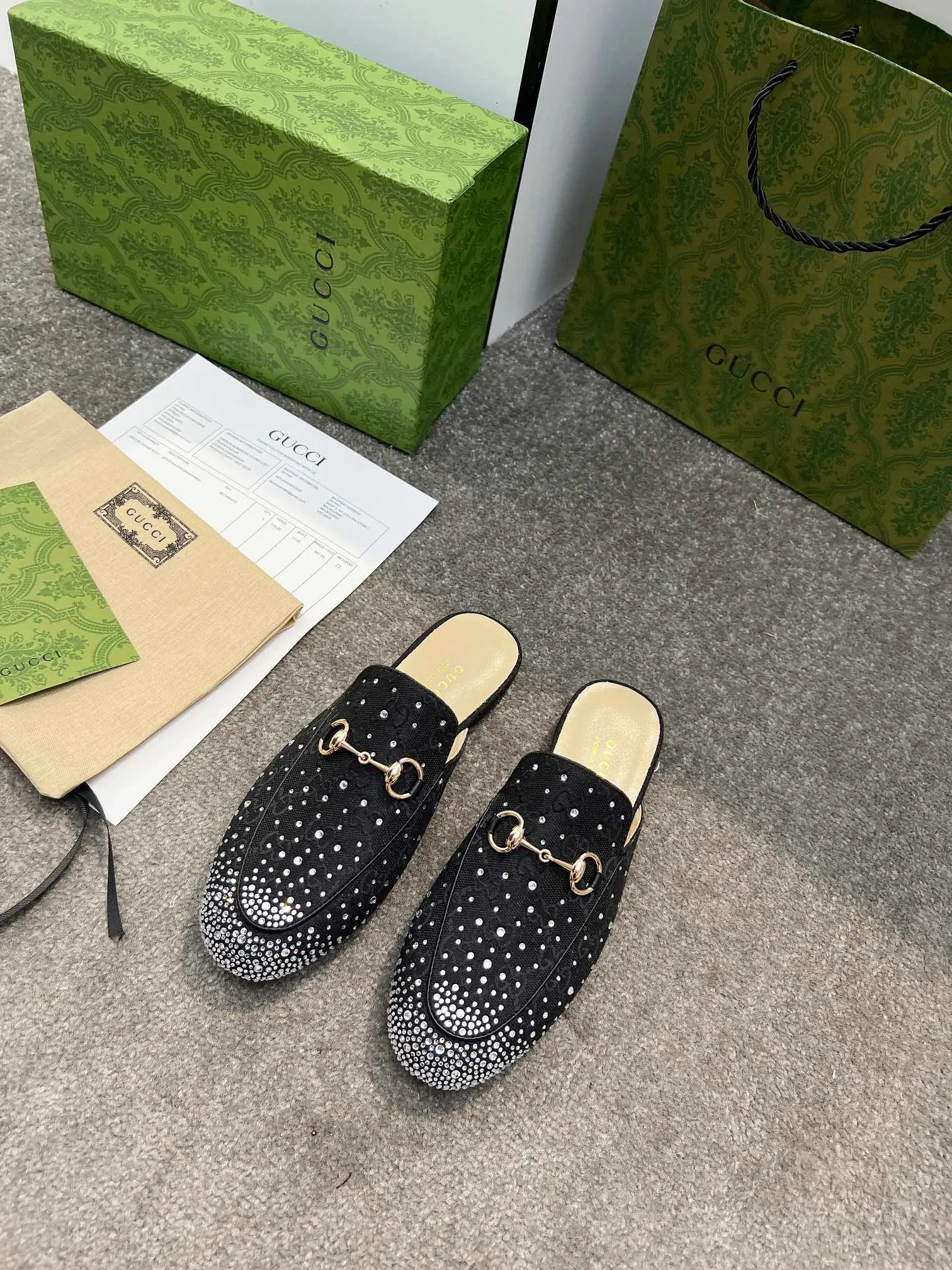👟👟Ex-factory price 380👟👟 Genuine leather sole +50 Original quality guccisummer's latest limited edition slippers, top quality, purchased genuine development original special hot diamond process classic double G presbyopic inner sheepskin with Italian original board material and craftsmanship are the same as the original! Code number: 35-42,